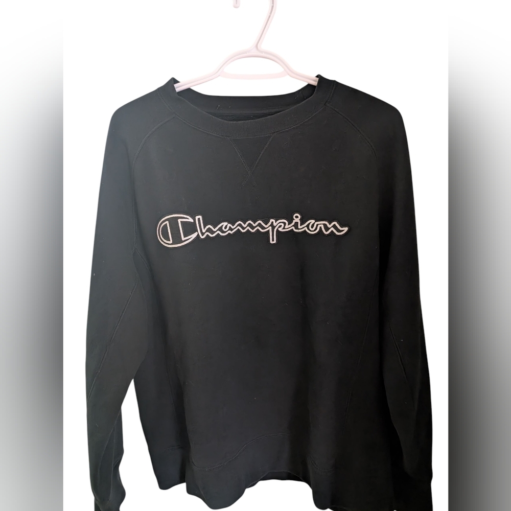 2/22$ Champion Black Sweatshirt